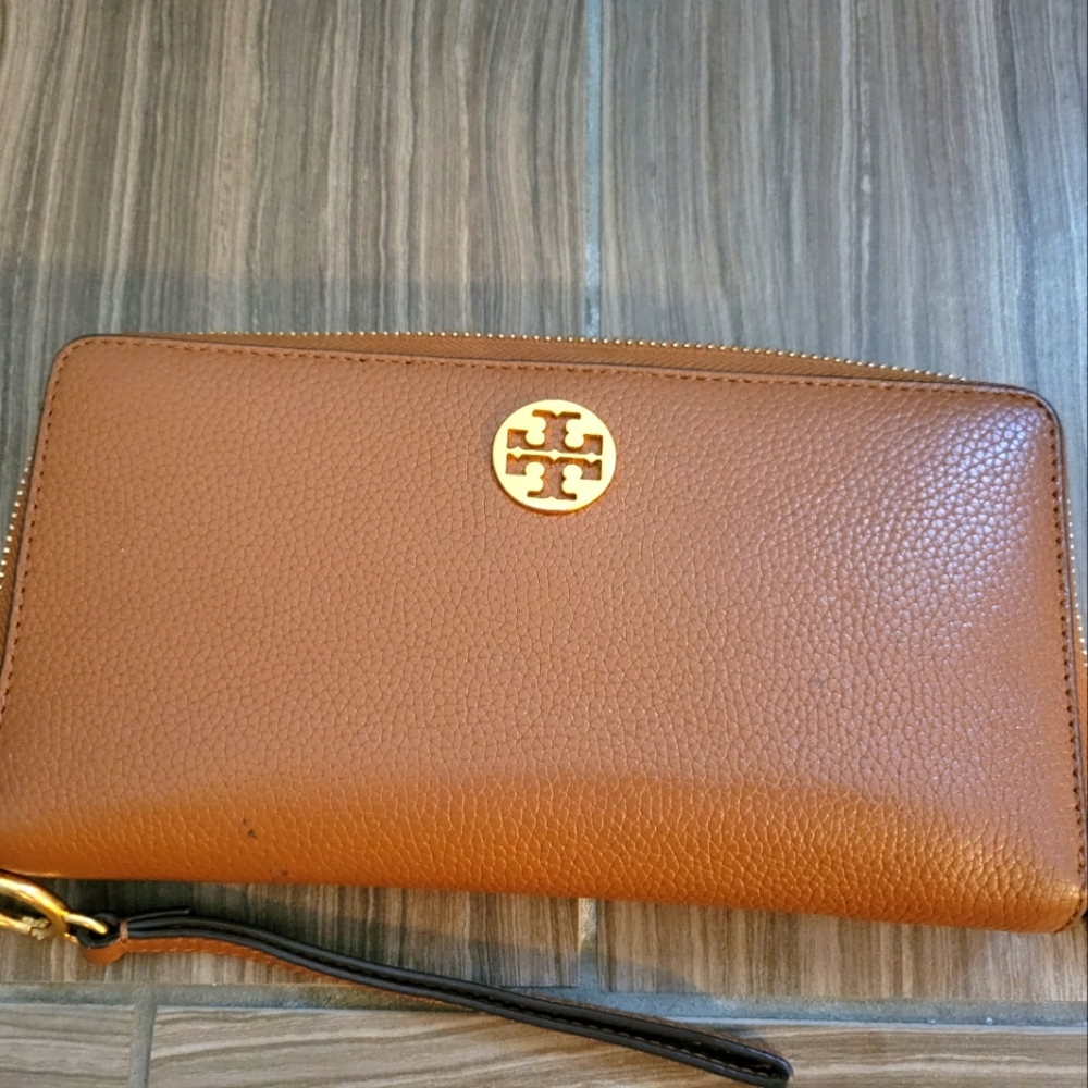 Tory Burch Robinson brown wristlet wallet